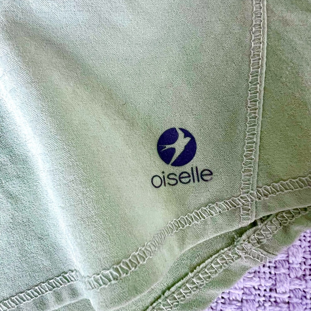 oiselle Spring Green Women's 4” Roga Running Shorts. Size 6 - Picture 4 of 7